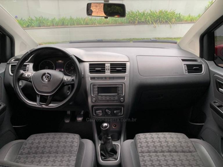 VOLKSWAGEN - FOX - 2016/2017 - Vermelha - R$ 50.500,00
