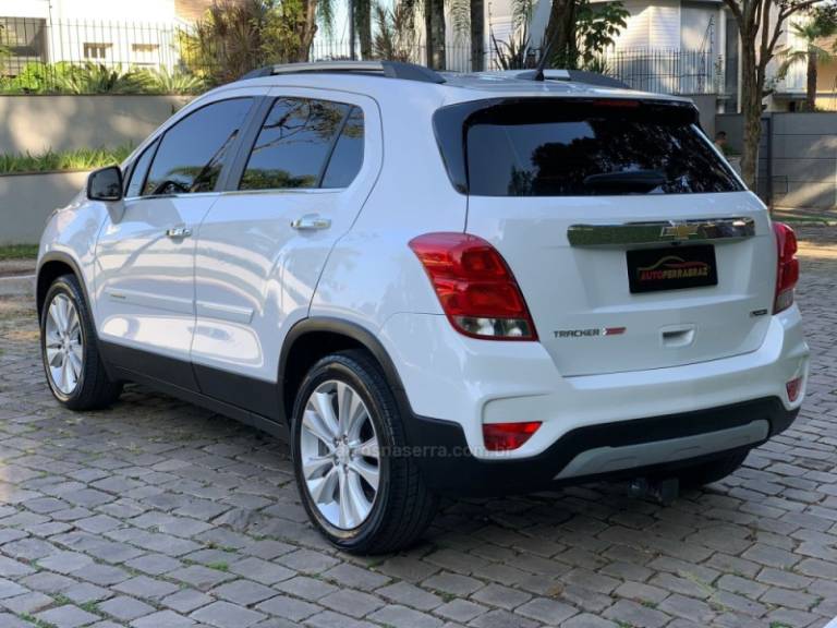 CHEVROLET - TRACKER - 2017/2018 - Branca - R$ 95.900,00