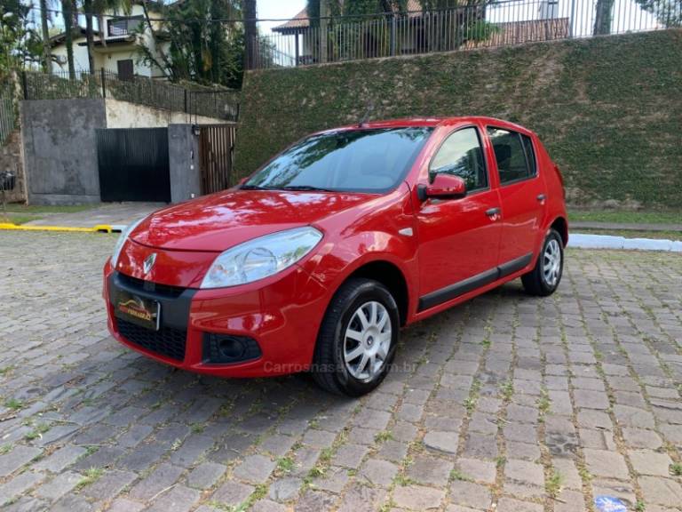 RENAULT - SANDERO - 2011/2012 - Vermelha - R$ 31.900,00