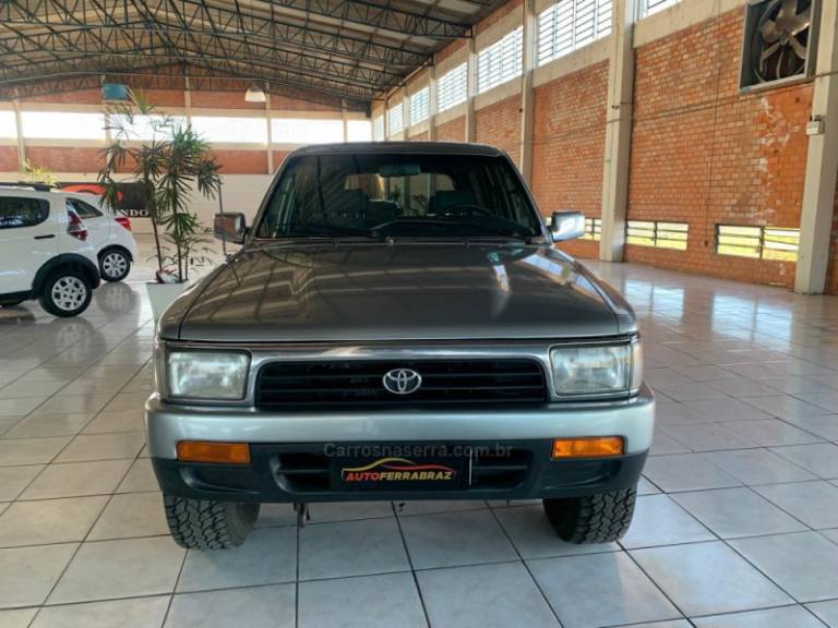 TOYOTA - HILUX SW4 - 1995/1995 - Prata - R$ 63.900,00