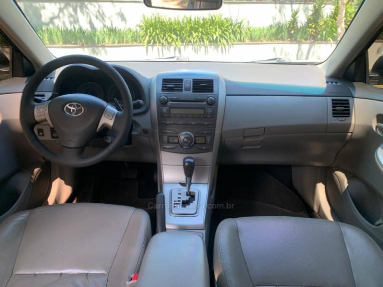 TOYOTA - COROLLA - 2010/2011 - Preta - R$ 59.000,00