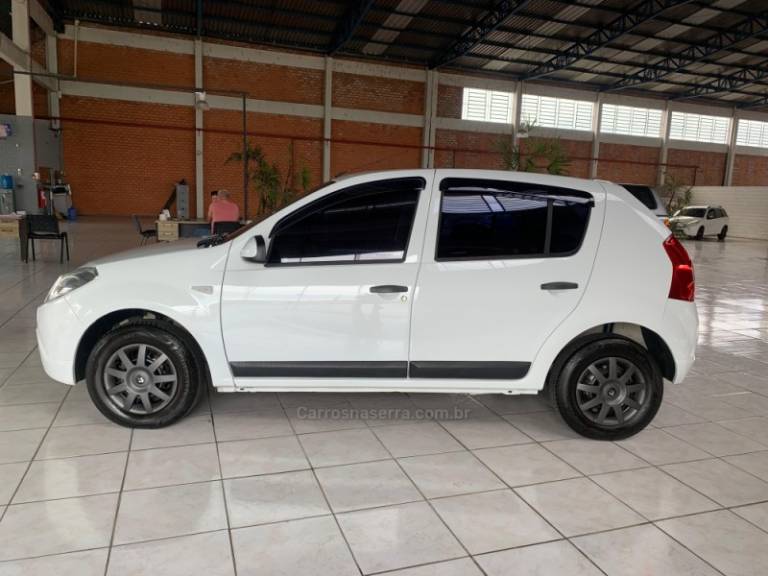 RENAULT - SANDERO - 2010/2011 - Branca - R$ 28.500,00