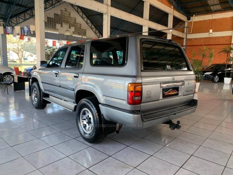 TOYOTA - HILUX SW4 - 1995/1995 - Prata - R$ 63.900,00