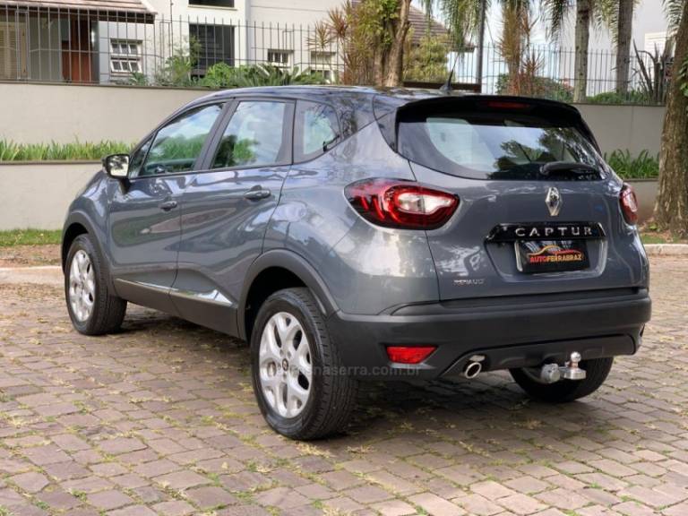 RENAULT - CAPTUR - 2017/2018 - Cinza - R$ 75.900,00